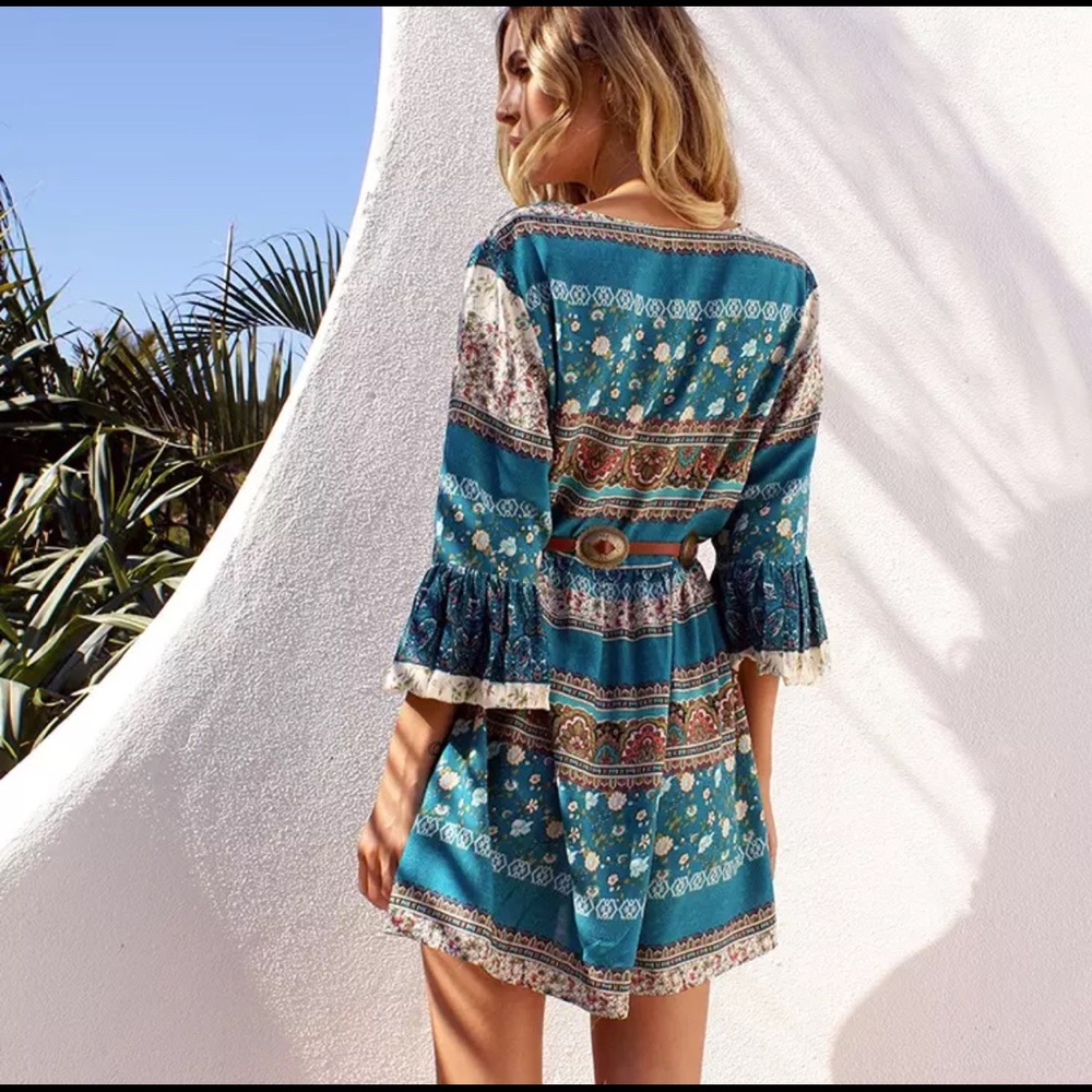 •🔥SALE🔥LAST 1!! NWT Boho Flare Sleeve Dress• - Picture 3 of 8